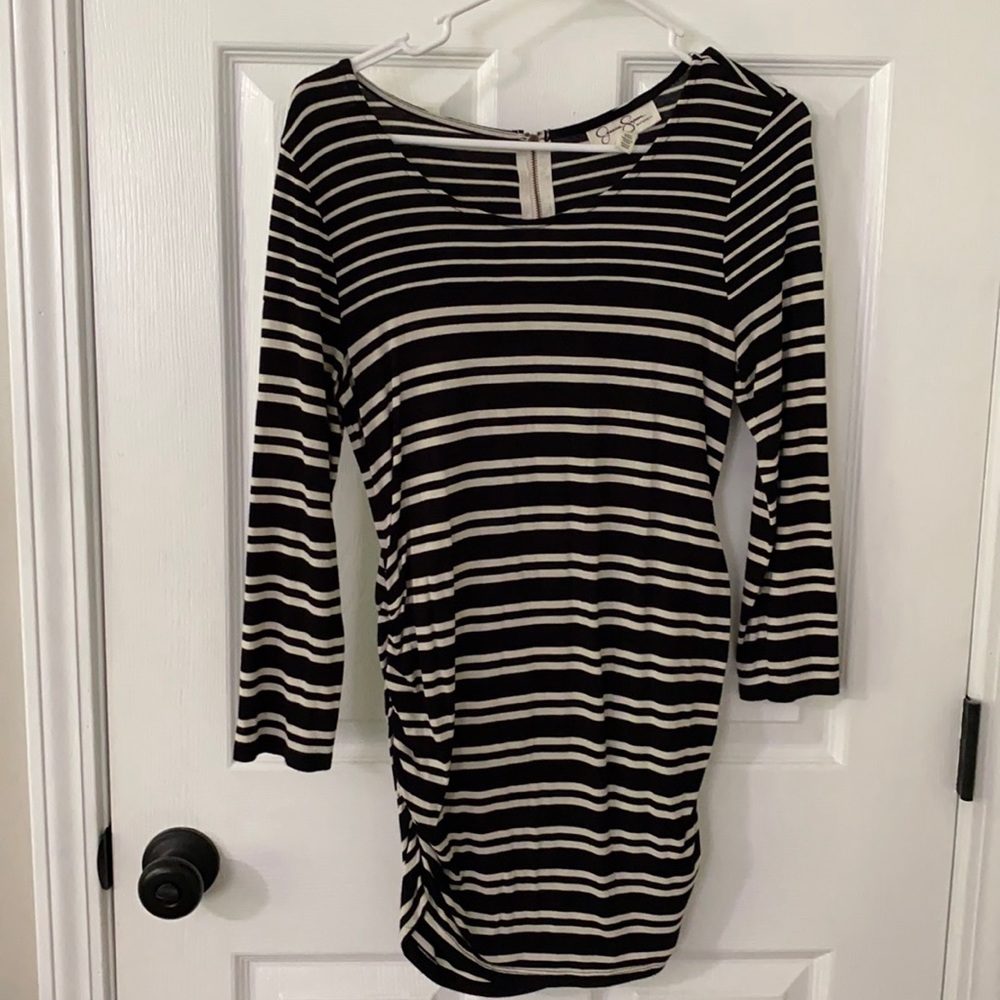 Jessica Simpson maternity half sleeve- small